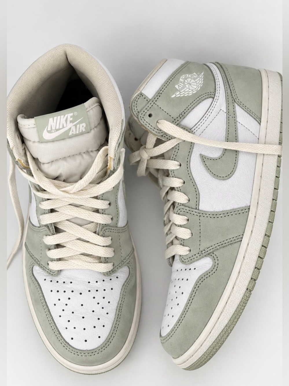 Nike Air Jordan 1 High - Sage Green / White